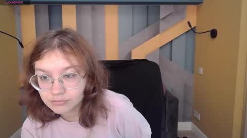 Snapshot of angelinalow chatting on 2, 11, 2025 AngelinaLow online show from 2, 11, 2025