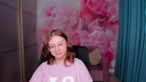 Snapshot of angelinalow chatting on 4, 11, 2025 AngelinaLow online show from 4, 11, 2025