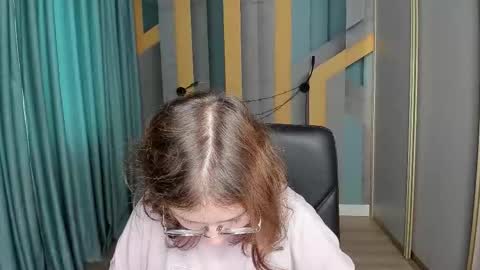 Snapshot of angelinalow chatting on 8, 11, 2025 AngelinaLow online show from 8, 11, 2025