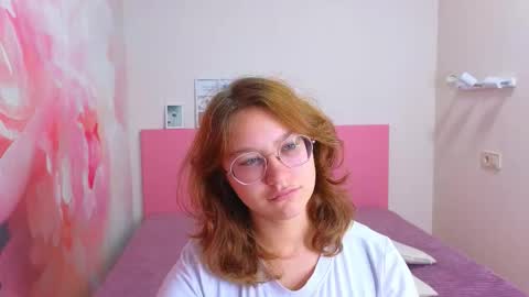 Snapshot of angelinalow chatting on 12, 11, 2025 AngelinaLow online show from 12, 11, 2025