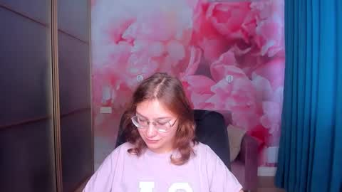 Snapshot of angelinalow chatting on 18, 11, 2025 AngelinaLow online show from 18, 11, 2025