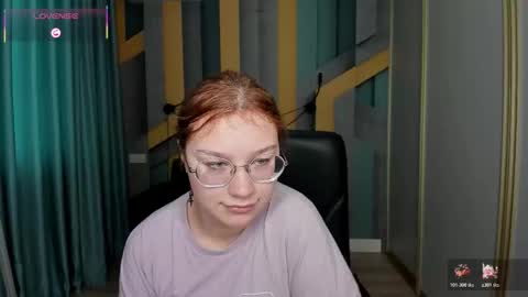 Snapshot of angelinalow chatting on 18, 12, 2025 AngelinaLow online show from 18, 12, 2025