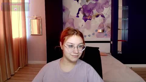 Snapshot of angelinalow chatting on 19, 12, 2025 AngelinaLow online show from 19, 12, 2025