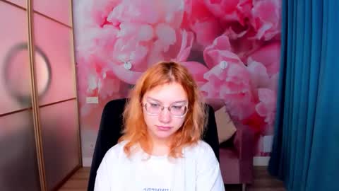 Snapshot of angelinalow chatting on 21, 12, 2025 AngelinaLow online show from 21, 12, 2025