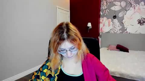 Snapshot of angelinalow chatting on 5, 2, 2026 AngelinaLow online show from 5, 2, 2026