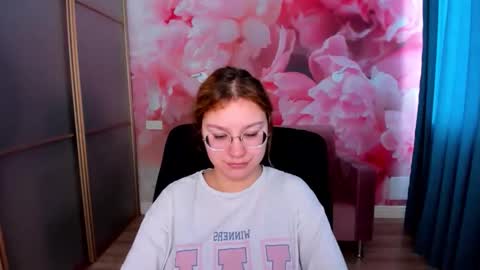 Snapshot of angelinalow chatting on 22, 2, 2026 AngelinaLow online show from 22, 2, 2026