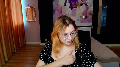 Snapshot of angelinalow chatting on 3, 3, 2026 AngelinaLow online show from 3, 3, 2026