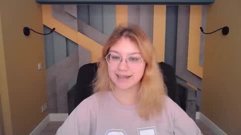 Snapshot of angelinalow chatting on 5, 3, 2026 AngelinaLow online show from 5, 3, 2026