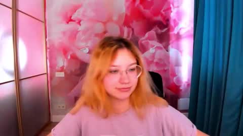 Snapshot of angelinalow chatting on 10, 3, 2026 AngelinaLow online show from 10, 3, 2026