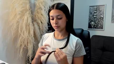 Snapshot of angeline_davies chatting on 12, 3, 2025 angeline_davies online show from 12, 3, 2025