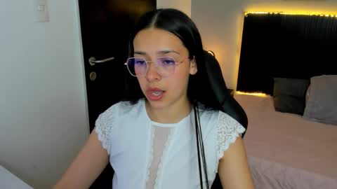 Snapshot of angeline_davies chatting on 22, 10, 2025 angeline_davies online show from 22, 10, 2025