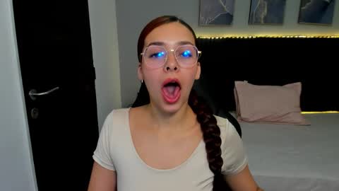 Snapshot of angeline_davies chatting on 5, 2, 2026 angeline_davies online show from 5, 2, 2026