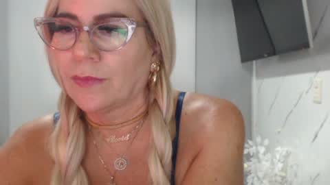 angelinna_12 online show from 25, 6, 2026