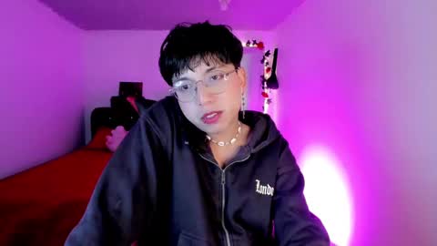 Snapshot of angellonfire chatting on 30, 10, 2025 Angel  online show from 30, 10, 2025