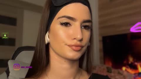 Snapshot of angelmi171 chatting on 12, 10, 2025 angelmi171 online show from 12, 10, 2025