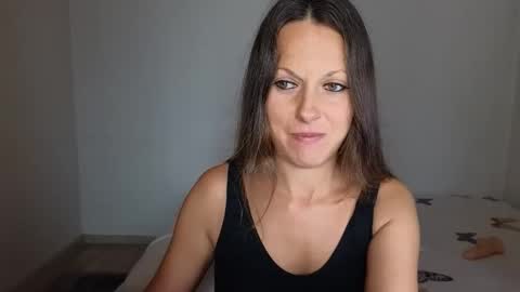 Giulia online show from 12, 9, 2025