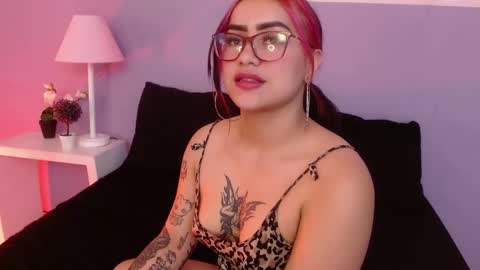 Snapshot of angie99_gh chatting on 22, 1, 2025 Angie online show from 22, 1, 2025