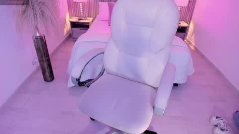 angie_smith_x online show from 11, 3, 2026