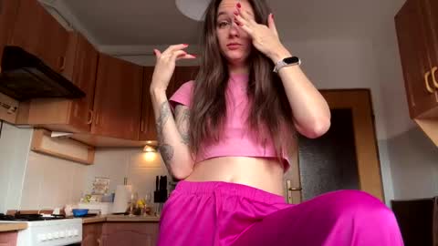 Snapshot of anime_baby22 chatting on 1, 1, 2025 Alice online show from 1, 1, 2025