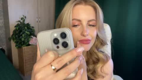 Snapshot of anita_blairr chatting on 17, 5, 2026 Anita online show from 17, 5, 2026