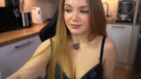 Im Anita thumb up me please its important online show from 7, 5, 2026