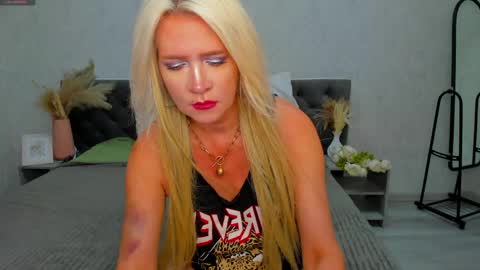 Snapshot of ann_curt chatting on 8, 6, 2026 Luna Lady online show from 8, 6, 2026