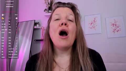 Snapshot of anna_bones chatting on 17, 9, 2025 Anna online show from 17, 9, 2025