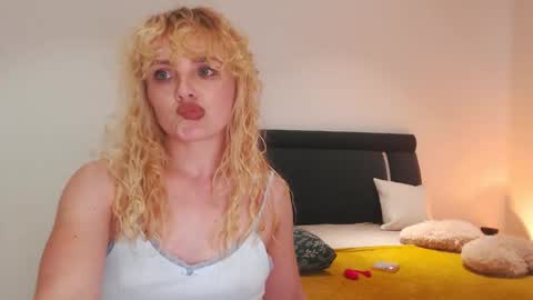 Snapshot of annaevv chatting on 5, 10, 2025 annaevv online show from 5, 10, 2025