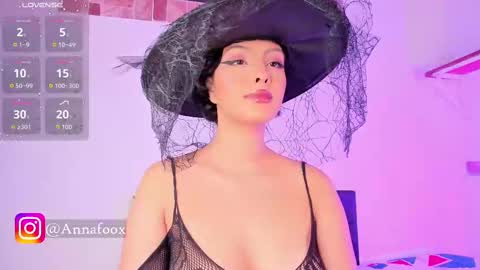 annafoox_ online show from 2, 10, 2025