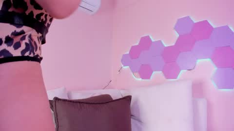anne_millerr online show from 5, 6, 2026