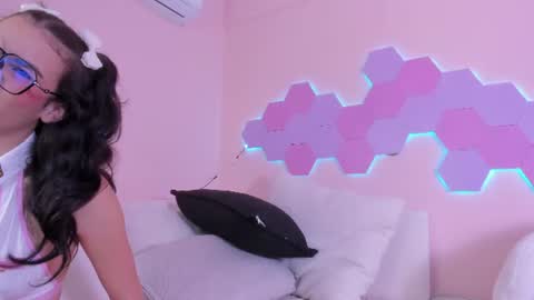 anne_millerr online show from 15, 6, 2026