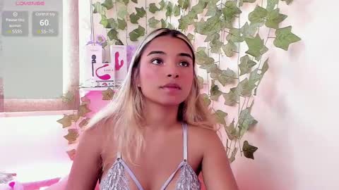 Snapshot of annebull_ chatting on 17, 1, 2025 Anne online show from 17, 1, 2025