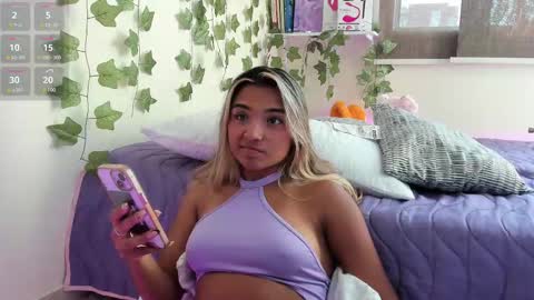 Snapshot of annebull_ chatting on 22, 1, 2025 Anne online show from 22, 1, 2025