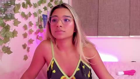 Snapshot of annebull_ chatting on 8, 2, 2025 Anne online show from 8, 2, 2025