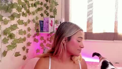 Snapshot of annebull_ chatting on 9, 2, 2025 Anne online show from 9, 2, 2025