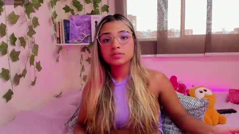 Snapshot of annebull_ chatting on 19, 2, 2025 Anne online show from 19, 2, 2025