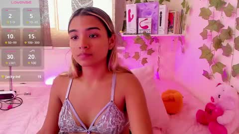 Snapshot of annebull_ chatting on 22, 2, 2025 Anne online show from 22, 2, 2025