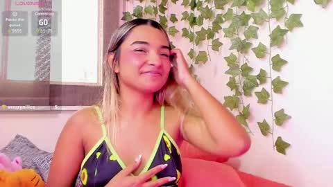 Snapshot of annebull_ chatting on 5, 3, 2025 Anne online show from 5, 3, 2025