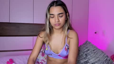 Snapshot of annebull_ chatting on 10, 9, 2025 Anne online show from 10, 9, 2025