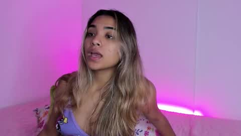 Snapshot of annebull_ chatting on 22, 9, 2025 Anne online show from 22, 9, 2025