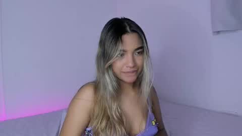 Snapshot of annebull_ chatting on 28, 10, 2025 Anne online show from 28, 10, 2025