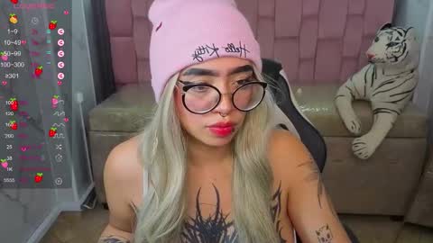 Snapshot of anni_acker_b chatting on 26, 11, 2025 Anni acker b online show from 26, 11, 2025