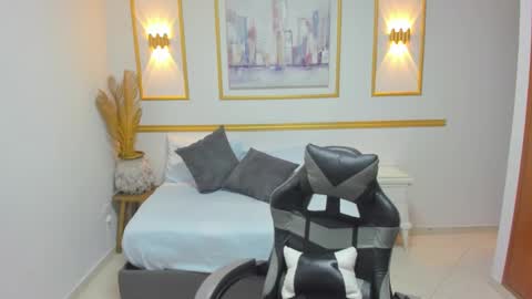 A N N I E  online show from 11, 9, 2025