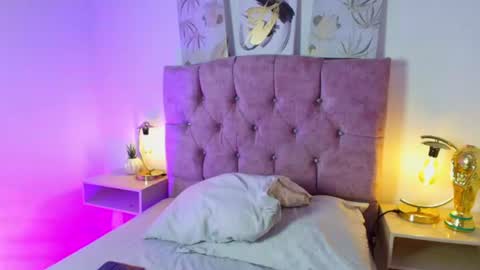 Annie Bonnie   online show from 22, 6, 2026