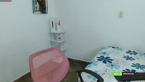 annie cherry independent model online show from 24, 1, 2025