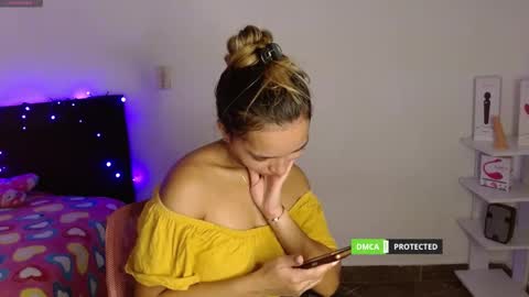 annie cherry independent model online show from 1, 3, 2025