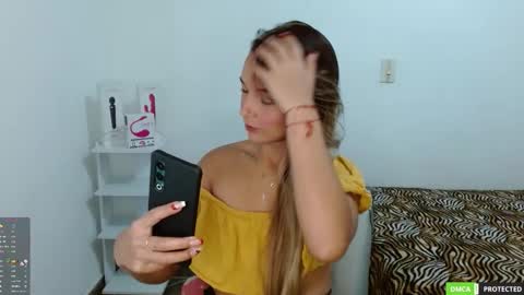 annie cherry independent model online show from 28, 9, 2025