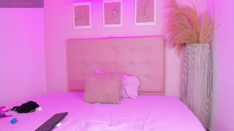 annie_dolce_ online show from 24, 4, 2026