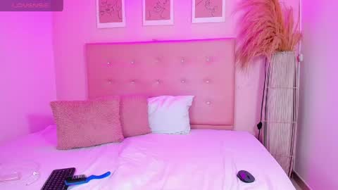 annie_dolce_ online show from 29, 4, 2026