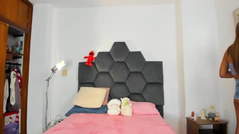 Snapshot of annie_dreams69 chatting on 2, 2, 2025 Annie online show from 2, 2, 2025